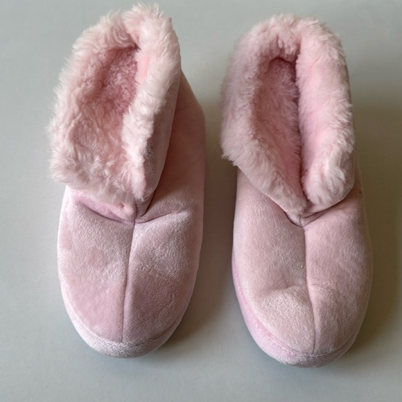 Dearfoams Company faux fur pink booties/slippers - Picture 3 of 5